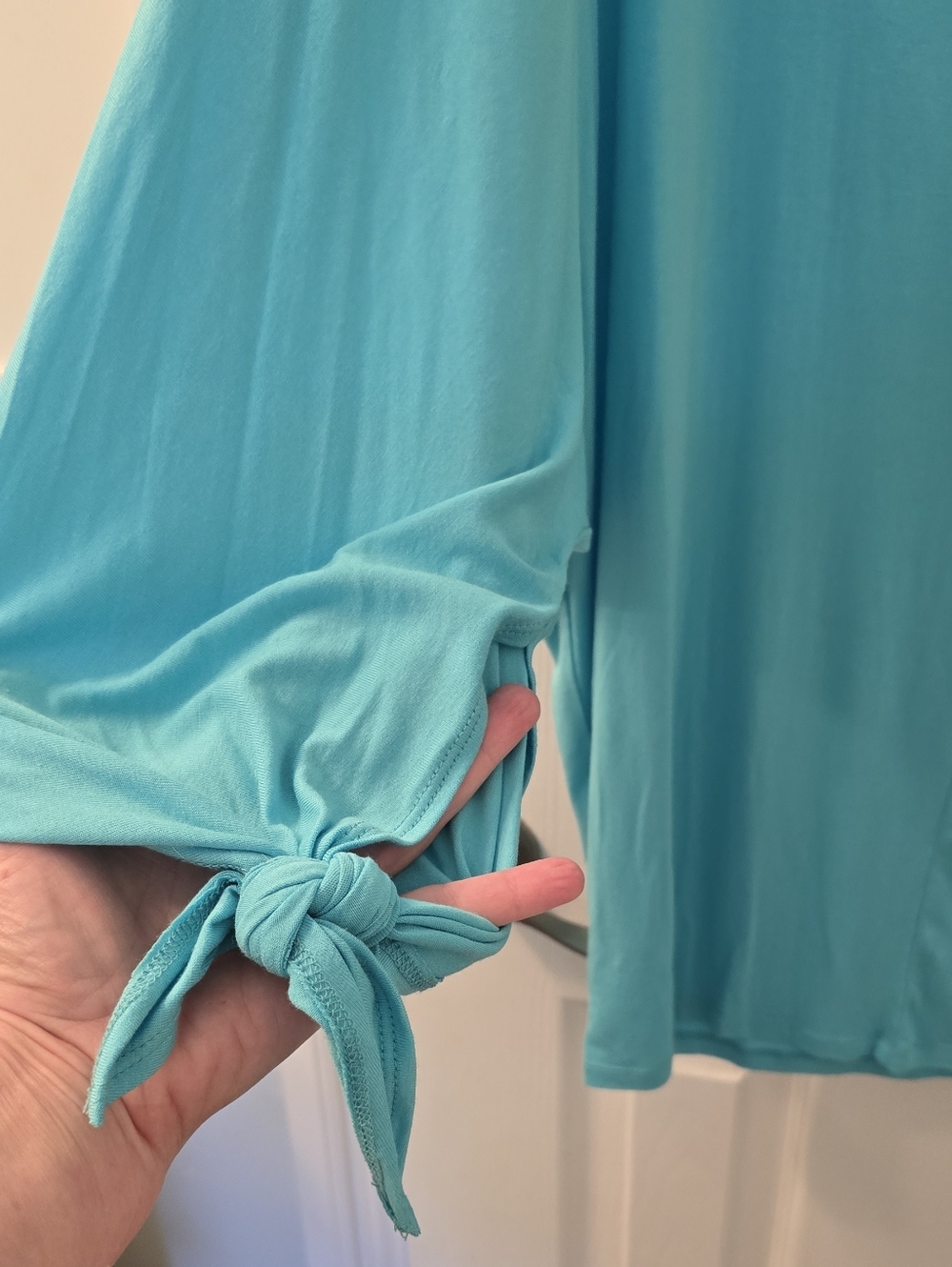 NWT Batwing Turquoise V-Neck Tie-Sleeve Womens Top - L/XL (310) - Picture 4 of 7